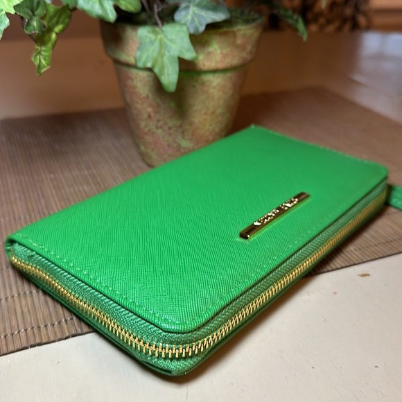 Steve Madden Grass Green Zip Around Wristlet Case Organizer - EUC - Gold Accents - Picture 4 of 12